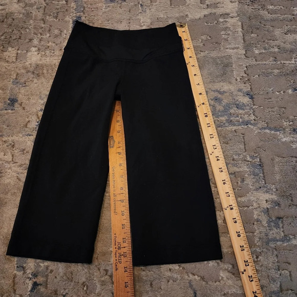 Lululemon Astro Crop black long 14" shorts, black size 2. - Picture 12 of 16